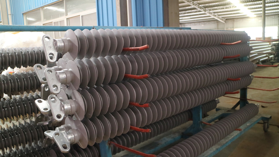 التردد الكهربائي التدفق الجهد 100kV-1000kV محطة عازل 5kg-200KGS المطاط السيليكوني