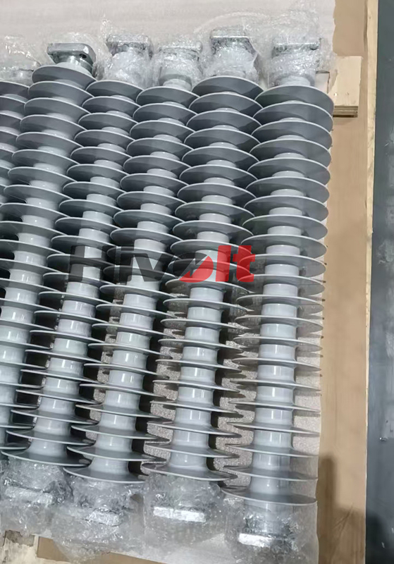عازل البوليمر بقوة الالتواء 4kN.M-10kN.M الحد الأدنى لمسافة الزحف 400mm-15000mm